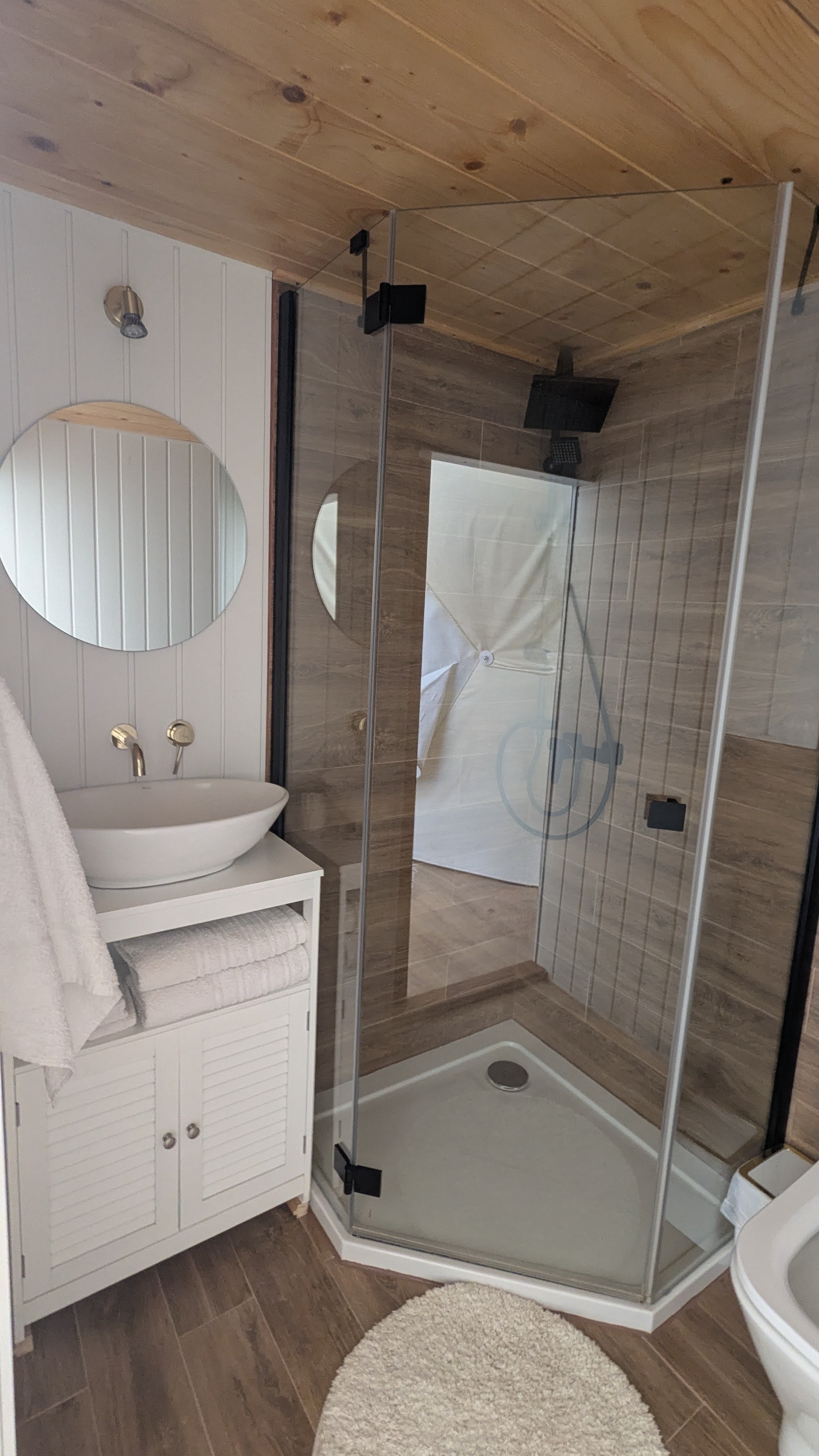 Bathroom at Medve Dome