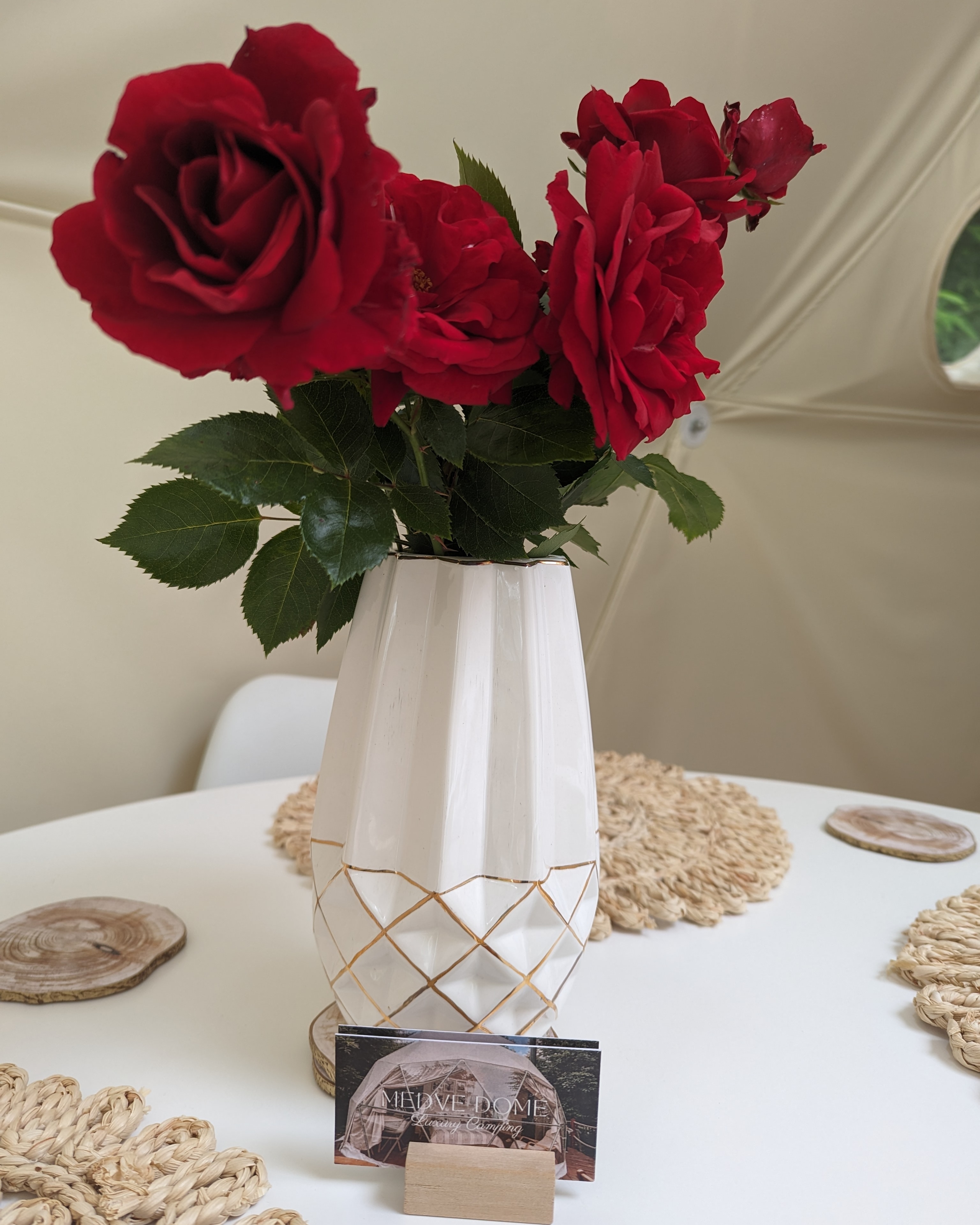 Decor at Medve Dome