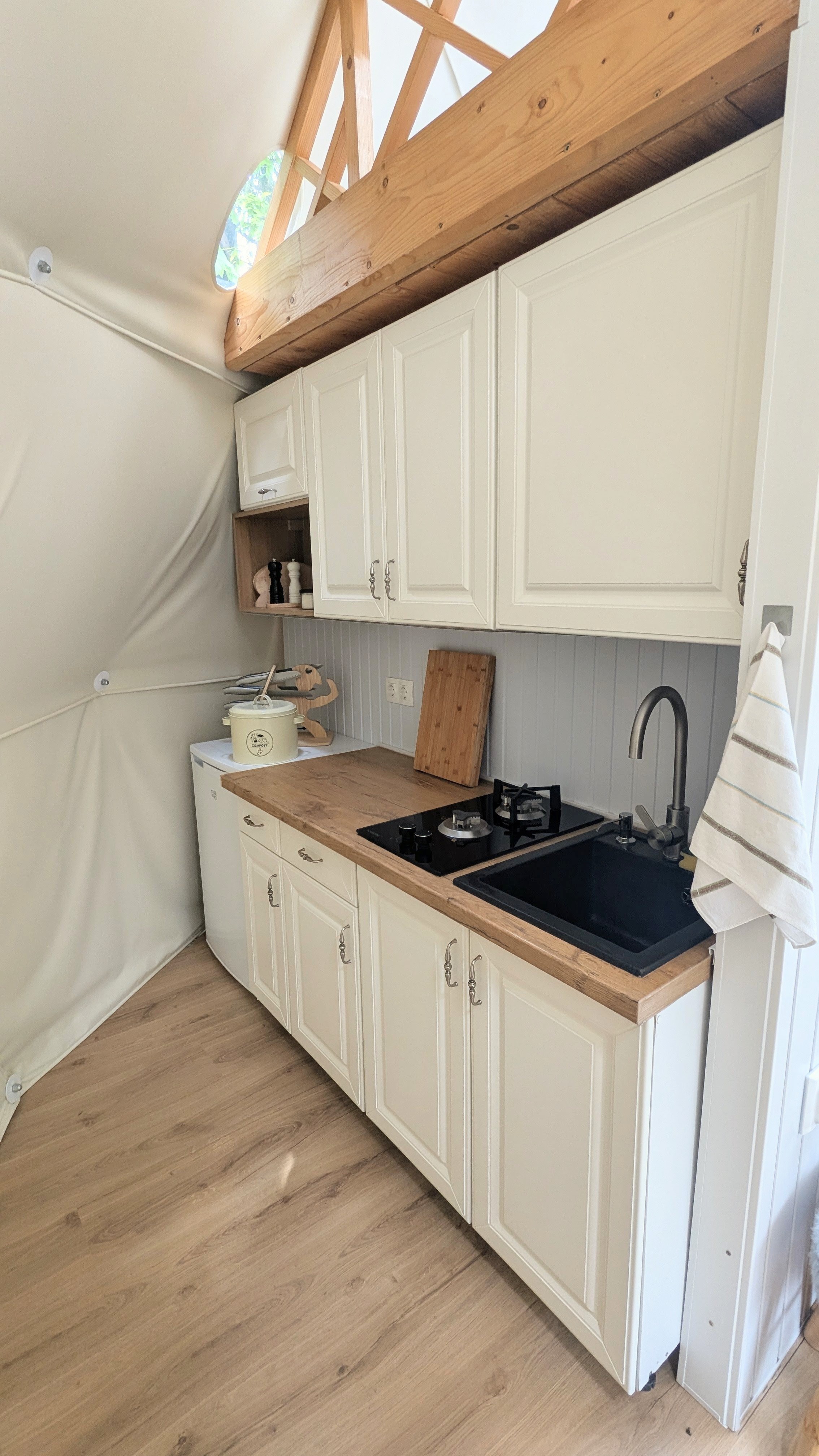 Kitchen at Medve Dome